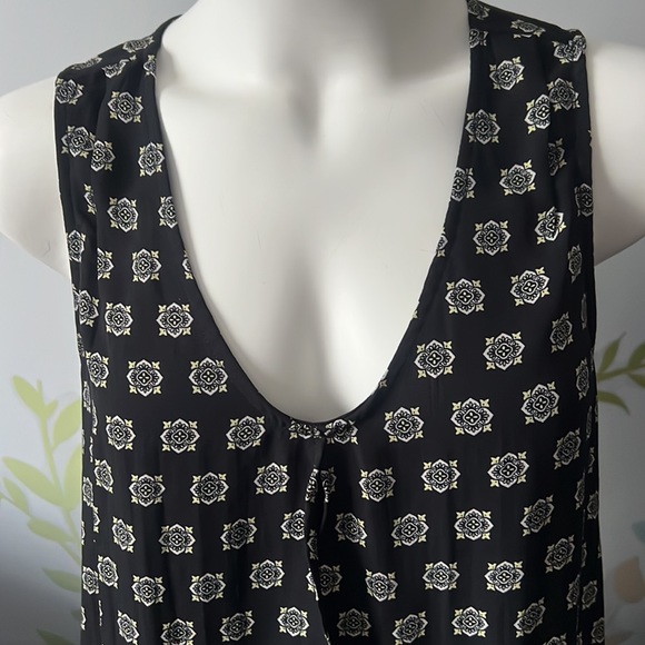 4/$20 Rickis Large Flowy Tank Top - Picture 2 of 9